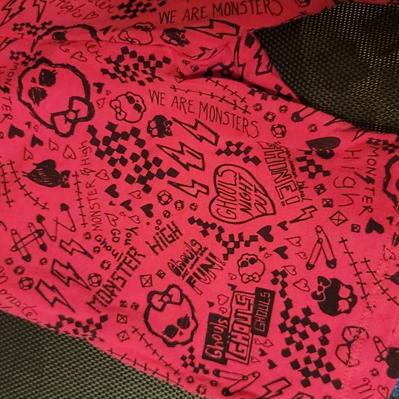 *FINAL* MONSTER HIGH GIRLS PINK COTTON DOODLE SHORTS: NWOT: SIZE S - Picture 2 of 3